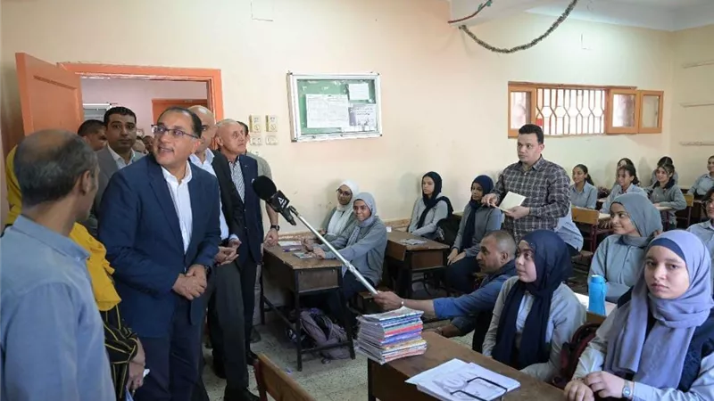 رئيس الوزراء يتابع انتظام العملية التعليمية بـ الأقصر
