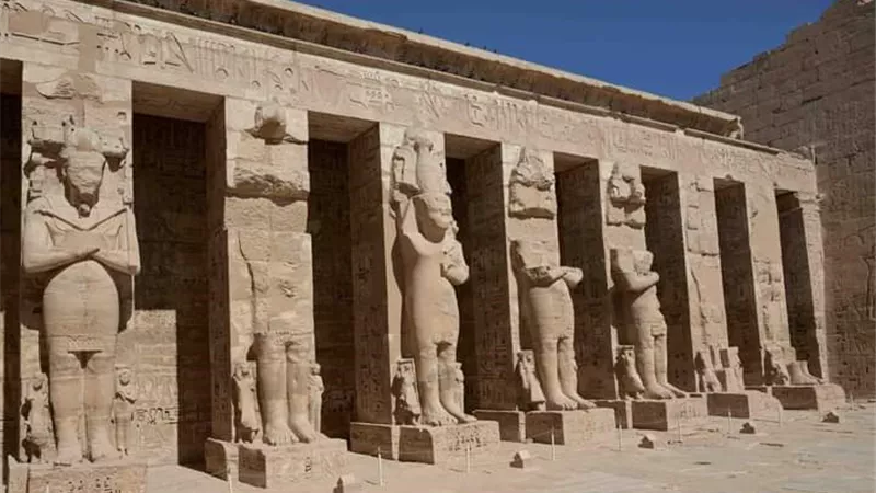 رئيس الوزراء يؤكد دعمه الكامل لرفع كفاءة المعابد الأثرية