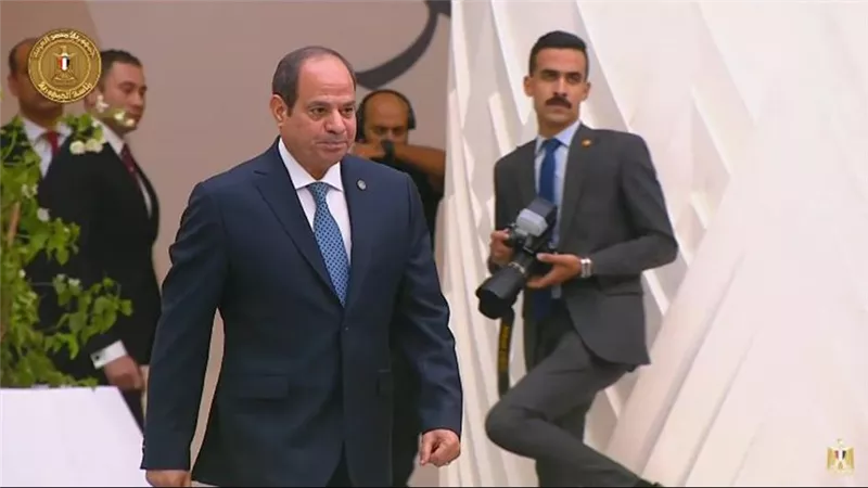 السيسي يفتتح محطة قطارات بشتيل الجديدة على مساحة 57 فدانا