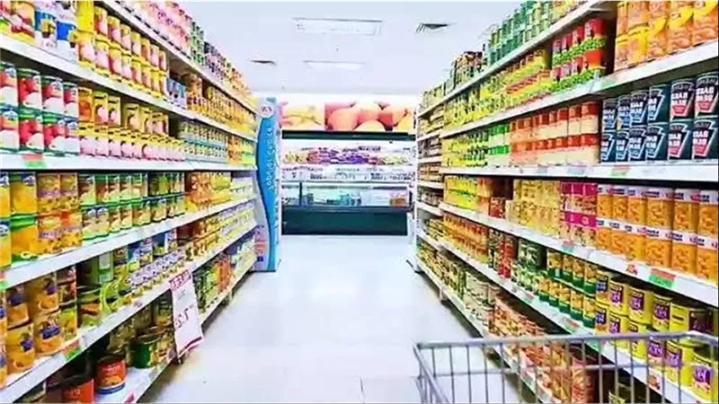حملات تموينية مشددة لمصادرة السلع المهربة لـ السوق السوداء 