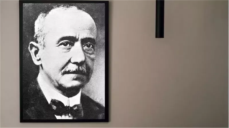 في ذكرى وفاته.. أبرز المحطات بـ حياة أمير الشعراء