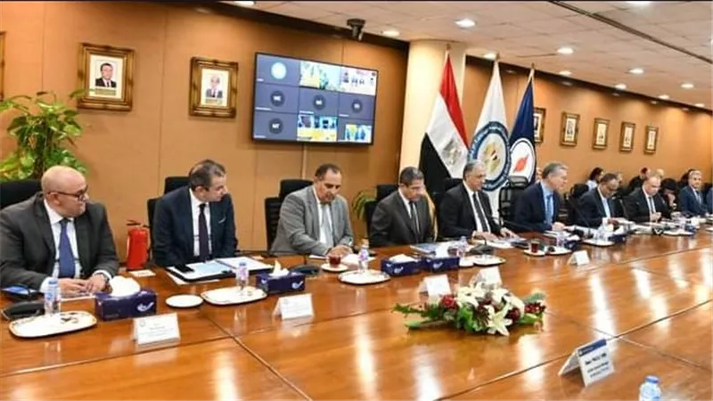 وزير البترول يشيد بـ أعمال شركة عجيبة للتغلب على نقص الحفارات