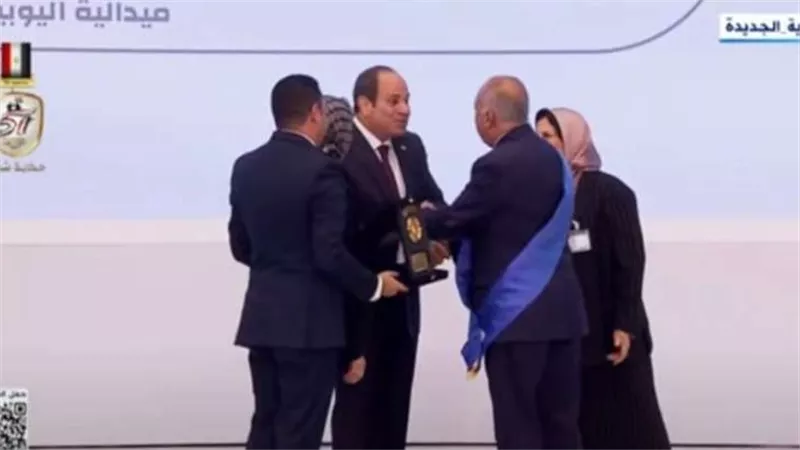 السيسي يتقدم بأسمي آيات التقدير إلي أبطال مصر من القوات المسلحة