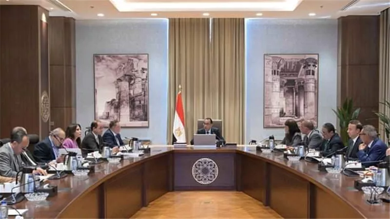 رئيس الوزراء يستعرض خطة الحكومة للتعامل مع آثار حروب المنطقة على الاقتصاد 