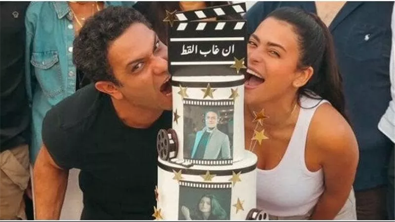 آسر ياسين وأسماء جلال يجتمعان لأول مرة في «إن غاب القط» 