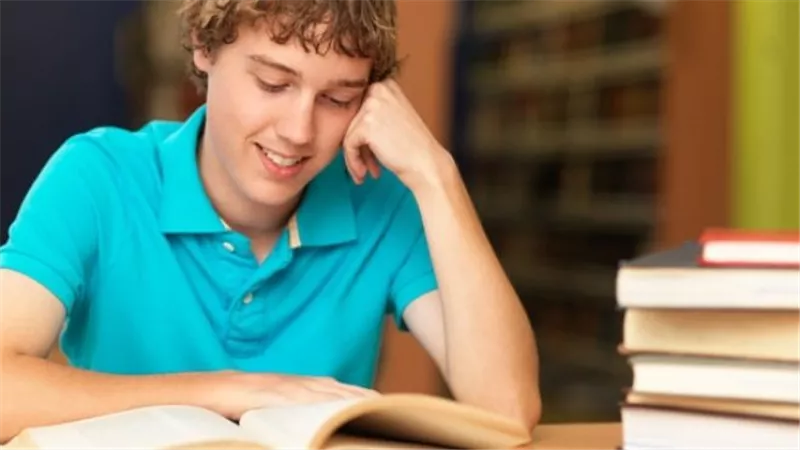 كيفية الجلوس أثناء المذاكرة لتجنب آلام الظهر؟