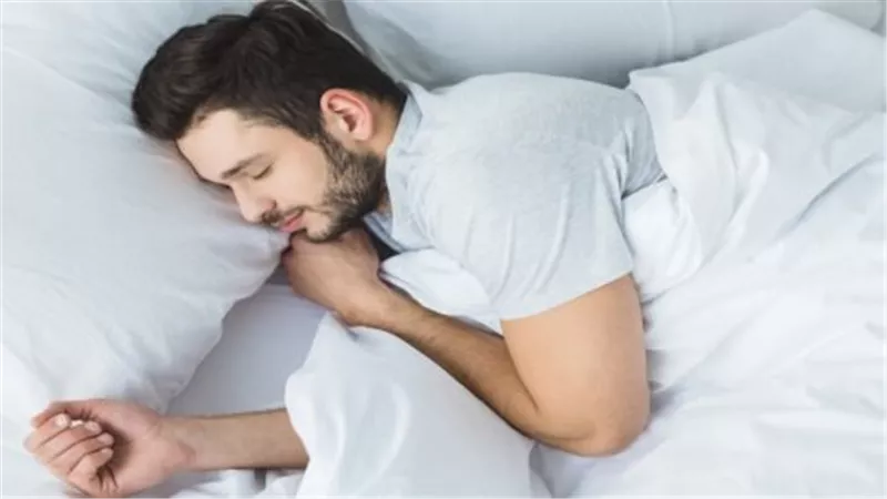 منها الشوفان والعسل.. 10 أطعمة تساعدك على النوم الجيد