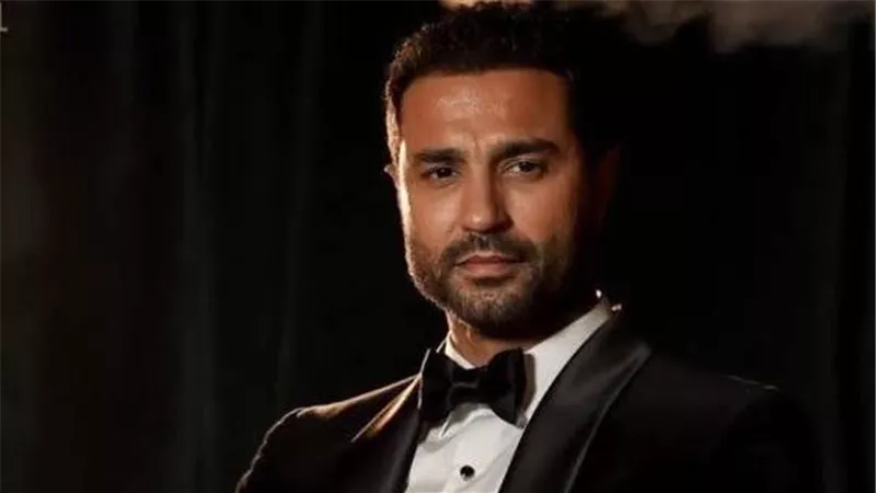 أسرار جديدة يكشفها كريم فهمي عن دوره في «220 يوم»
