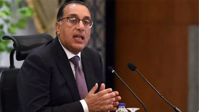 رئيس الوزراء: تطوير نظام الإقراض الصغير ضرورة ملحة لدعم الفئات الأكثر احتياجًا