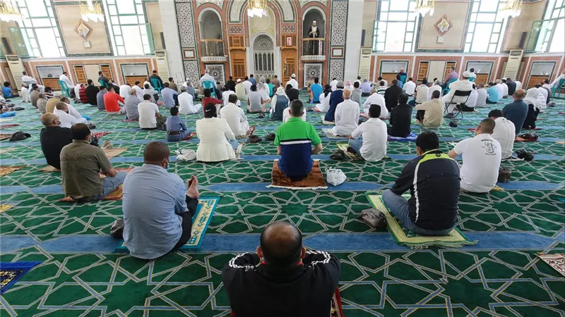 خطبة الجمعة اليوم| حافظ على كل قطرة ماء.. واحذر من القمار