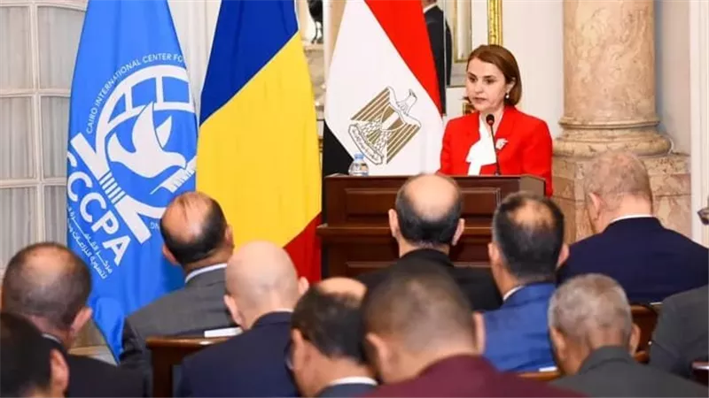 وزيرة الخارجية الرومانية تلتقى مع متدربات الأكاديمية الوطنية للتدريب