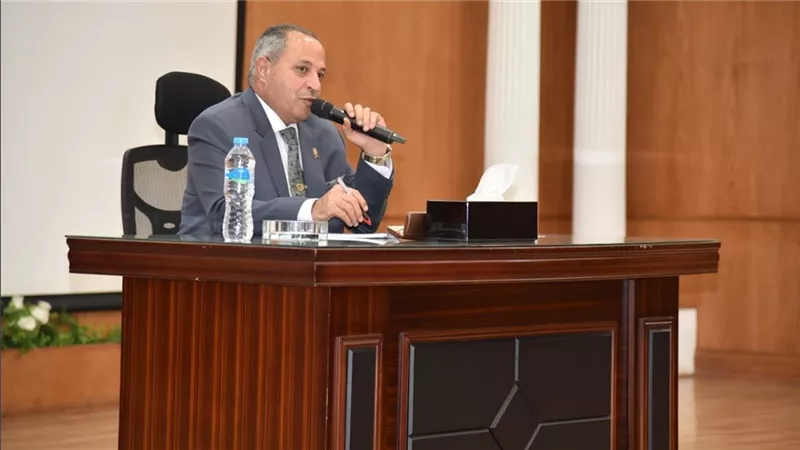 استعداداً للأمطار .. محافظ بورسعيد يوجه باتخاذ التدابير اللازمة لمواجهة التقلبات الجوية