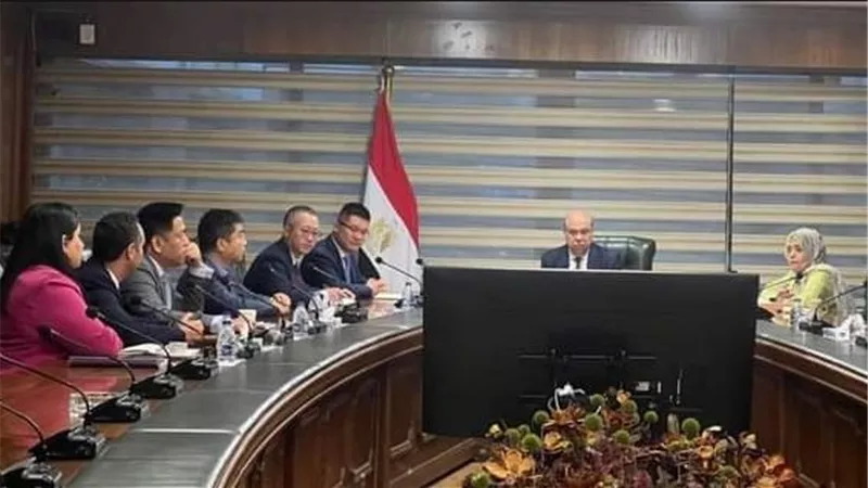 وزير الطيران المدني يبحث فرص التعاون مع شركة هواوي العالمية
