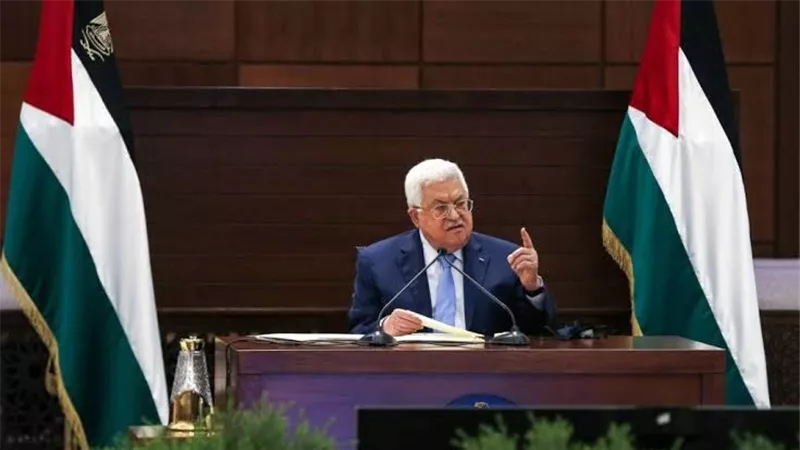 الرئيس الفلسطيني يطالب بعقد مؤتمر دولي للسلام
