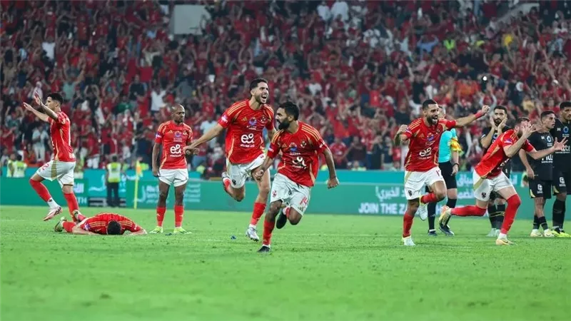 للمرة الـ15 بتاريخه.. الأهلي يتوج بالسوبر المصري بالفوز على الزمالك بركلات الترجيح