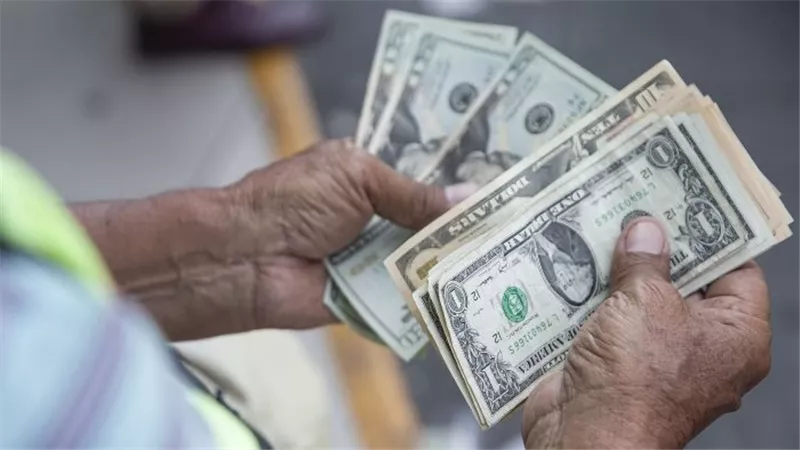 الدولار وصل كام؟.. أسعار العملات العربية والأجنبية أمام الجنيه المصري