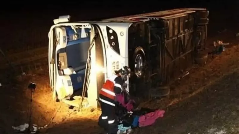 اختلال عجلة القيادة وراء إصابة 15 شخصا بطريق الدير المعلق في أسيوط