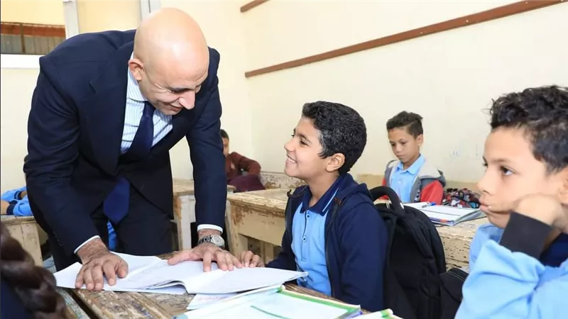 وزير التعليم يتفقد انتظام الدراسة بمدارس البحيرة