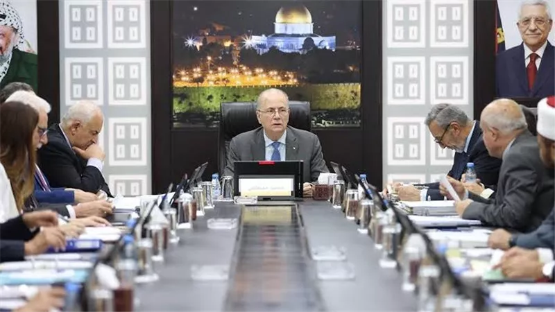 مجلس الوزراء الفلسطيني يدين حظر الأونروا ويعتبره جريمة بحق المنظومة الدولية ككل