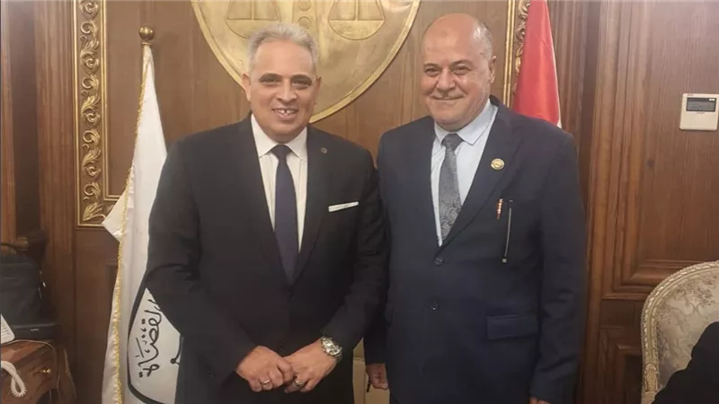 المستشار ثروت محمد يهنئ المستشار الجليل أبو الحسين قايد لتوليه مناصب عليا