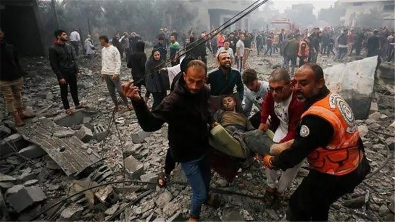 استشهاد 7 فلسطينيين في غارات إسرائيلية على مخيم الشاطئ بغزة