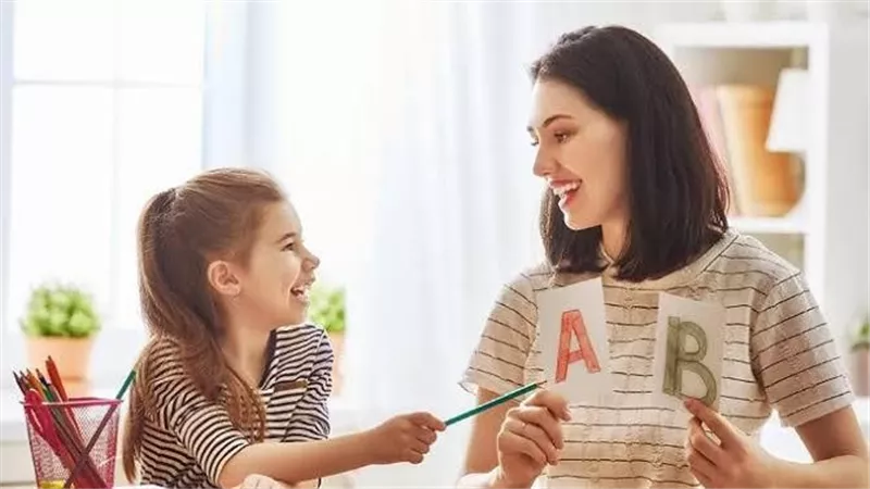 في فترة الامتحانات.. نصائح لتشجيع طفلك على الدراسة