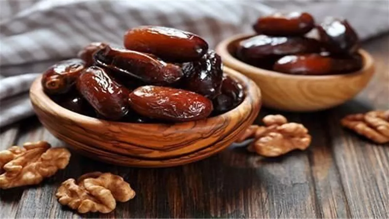 فوائد البلح الرطب للحامل.. كنز صحي لكِ ولجنينك