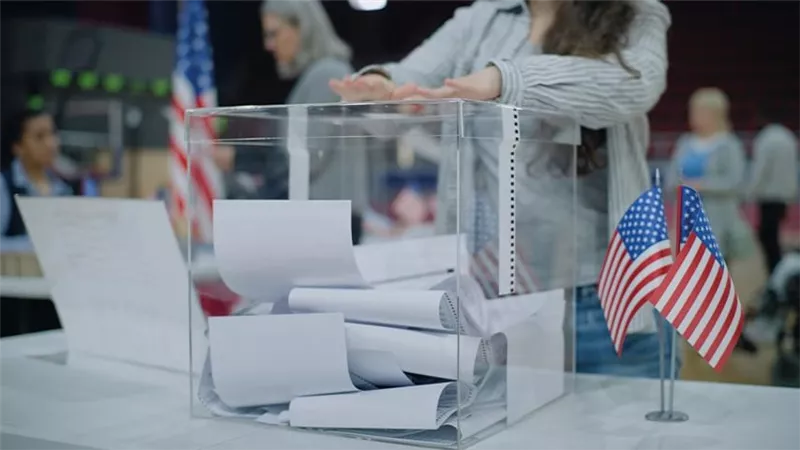 الانتخابات الأمريكية 2024 .. لماذا يشكك جيل Z في آلات فرز الأصوات؟