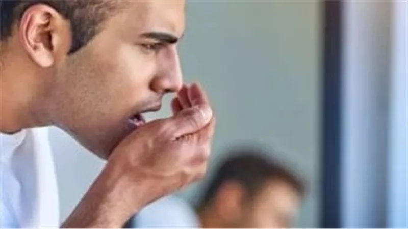 تعرف على العلاجات المنزلية للتخلص من رائحة الفم الكريهة