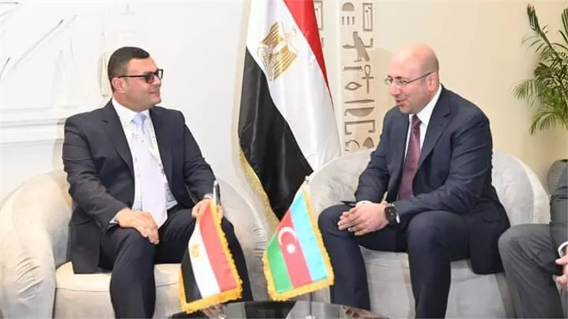 وزير الإسكان يبحث سبل تعزيز التعاون بين البلدين مع نظيره الأذربيجاني 
