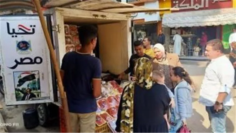 150 سيارة لبيع السلع الغذائية بأسعار مخفضة بـ 3 محافظات.. تعرف 