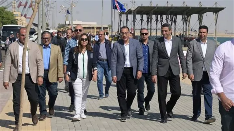بعد اغلاقه لمدة 13 عامًا.. رئيس الوزراء يفتتح ممشى بورتوفيق بـ السويس