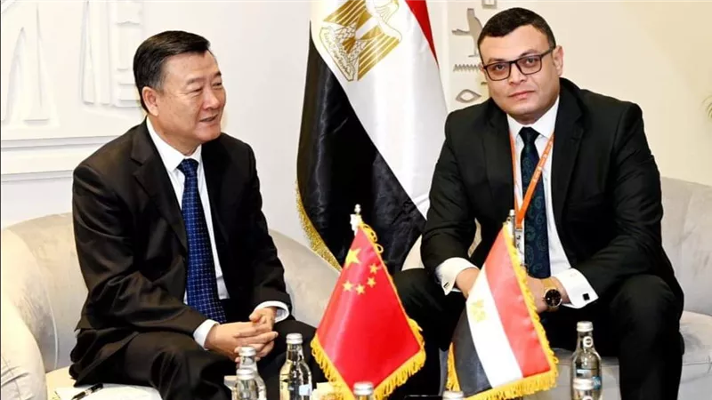 وزير الإسكان يبحث تعميق التعاون المشترك بين الجانبين مع نظيره الصيني 