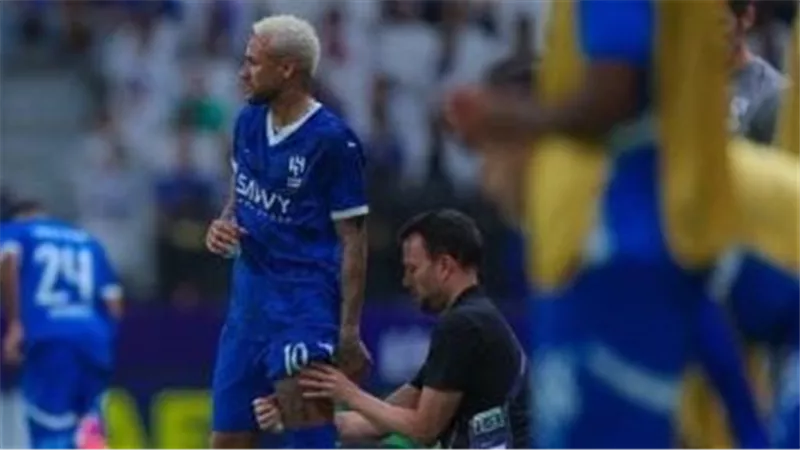 الهلال السعودي يكشف عن إصابة نجمه
