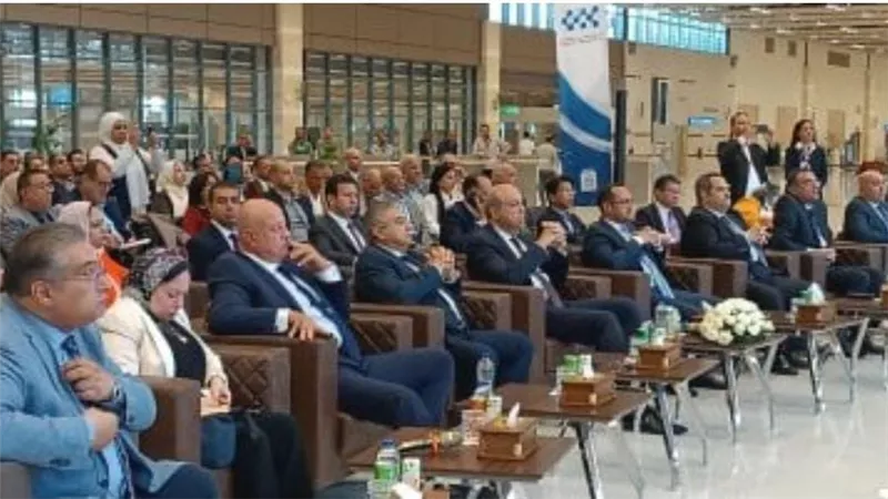 وزارة الطيران تفتتح أول مبنى صديق للبيئة بمطار برج العرب