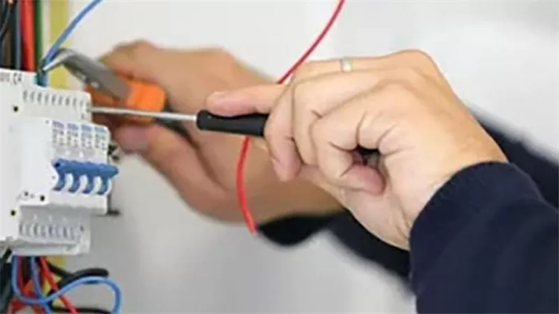 الكهرباء تضبط 4 آلاف قضية سرقة كهرباء خلال 24 ساعة