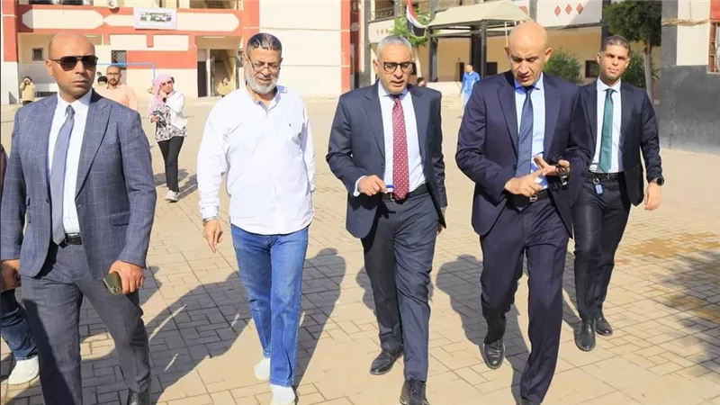 وزير التعليم يتابع انتظام الدراسة بـ القاهرة ويوجه بتوفير مدرسين بالحصة