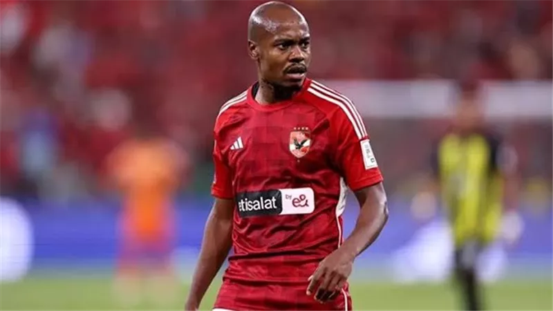 الأهلي يخطط للإطاحة بـ بيرسي تاو.. والزمالك يحسم موقفه من ضم اللاعب