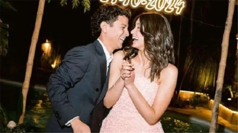 أحمد داش يشارك جمهوره صورة من خطوبته