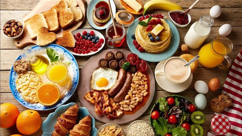 تجنب هذه الأطعمة والمشروبات.. 5 أشياء لا ينصح بتناولها على المعدة الفارغة