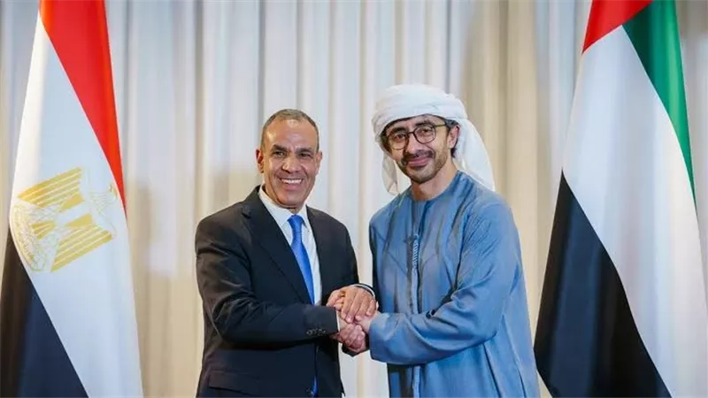 وزير الخارجية يبحث مع الشيخ عبد الله بن زايد التطورات الإقليمية 