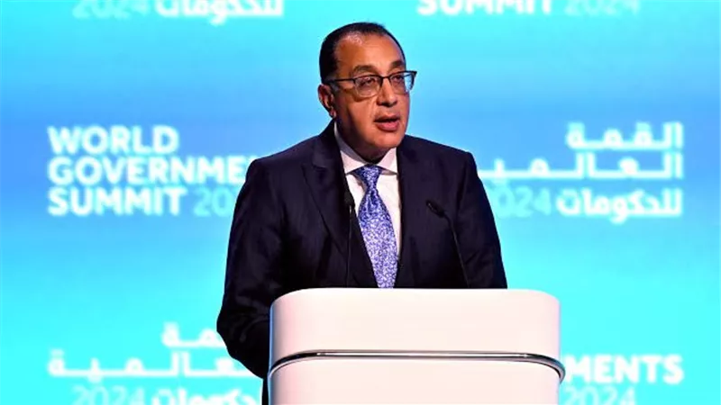 رئيس الوزراء يستعرض مبادرة بداية جديدة في معرض Cairo ICT 