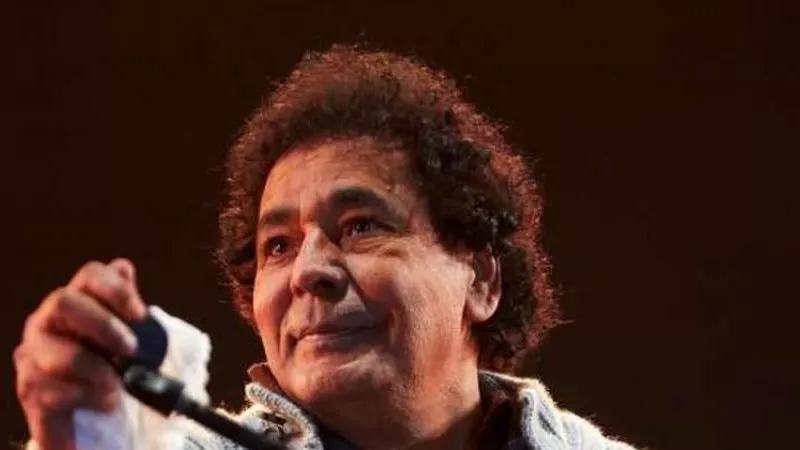 لتسجيل أغنيته الجديدة.. محمد منير في أول ظهور له بعد الأزمة الصحية