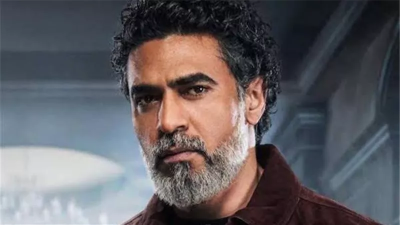 محمد علاء يكشف كواليس دوره في «موعد مع الماضي»