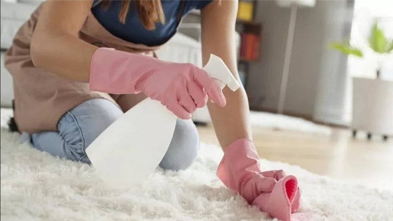 7 طرق لاستخدام الخل الأبيض في تنظيف الملابس.. منها التخلص من العفن