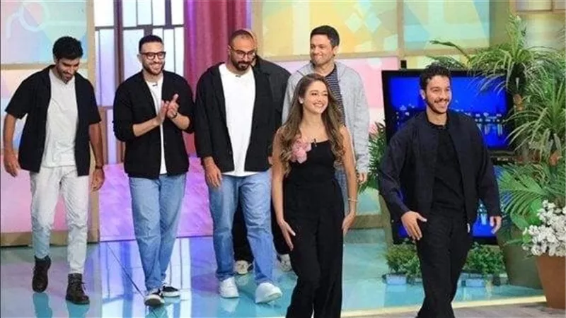 الخميس المقبل.. نجوم «6 شهور» يكشفون كواليس العمل في «معكم منى الشاذلي»  