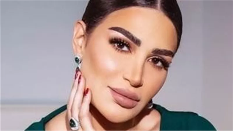 سارة نخلة ترفع علم سوريا بمهرجان القاهرة السينمائي
