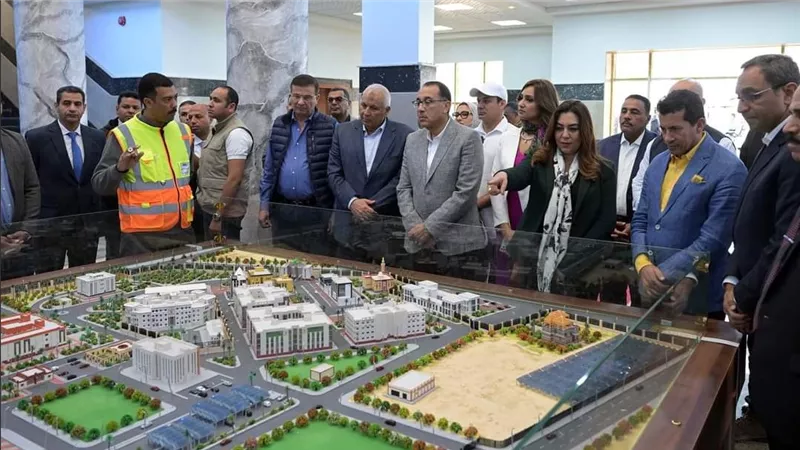 رئيس الوزراء يوجه بسرعة انتقال موظفى الحكومة لـ العاصمة الإدارية بالوادي الجديد