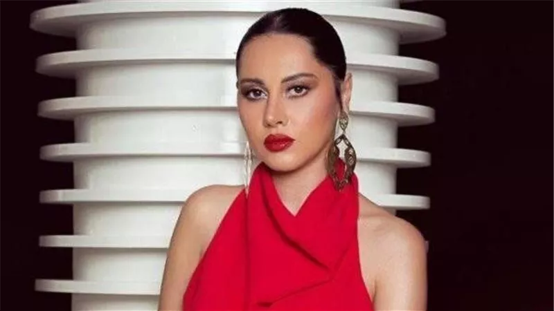 ياسمين رئيس تشارك فرحتها وتهدى فستان زفافها لإحدى الفتيات
