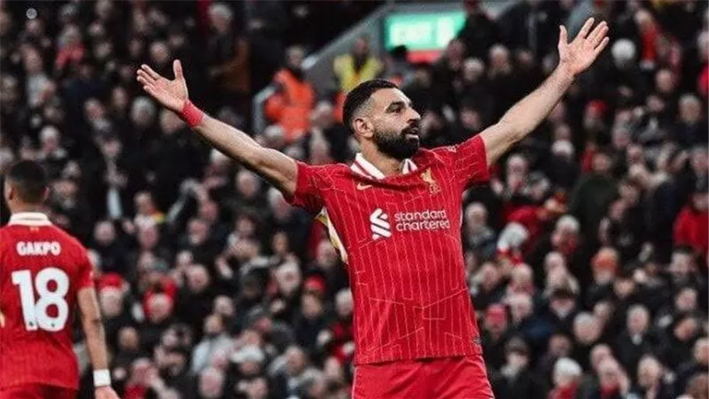 تقارير: جماهير ليفربول تجبّر إدراة «الريدز» لتجديد عقد محمد صلاح